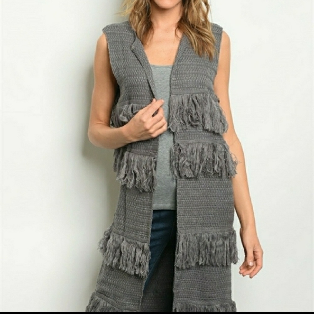 🔥SALE!LAST 2💥EN CREME💥SLEEVELESS FRINGE CARDI💥